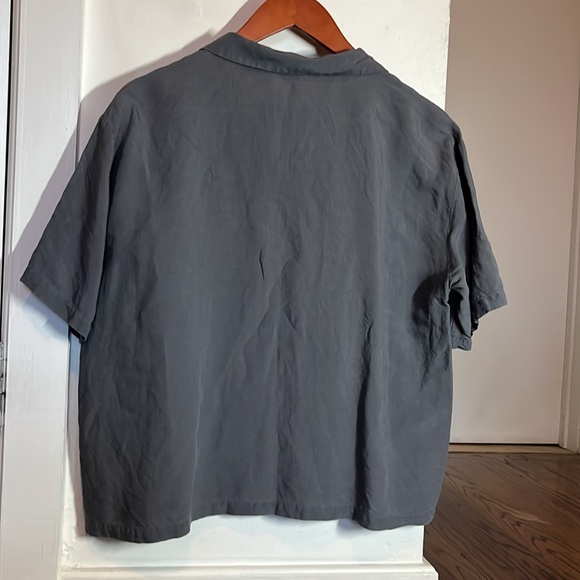 Uniqlo Collared Button Down Top - Picture 3 of 3